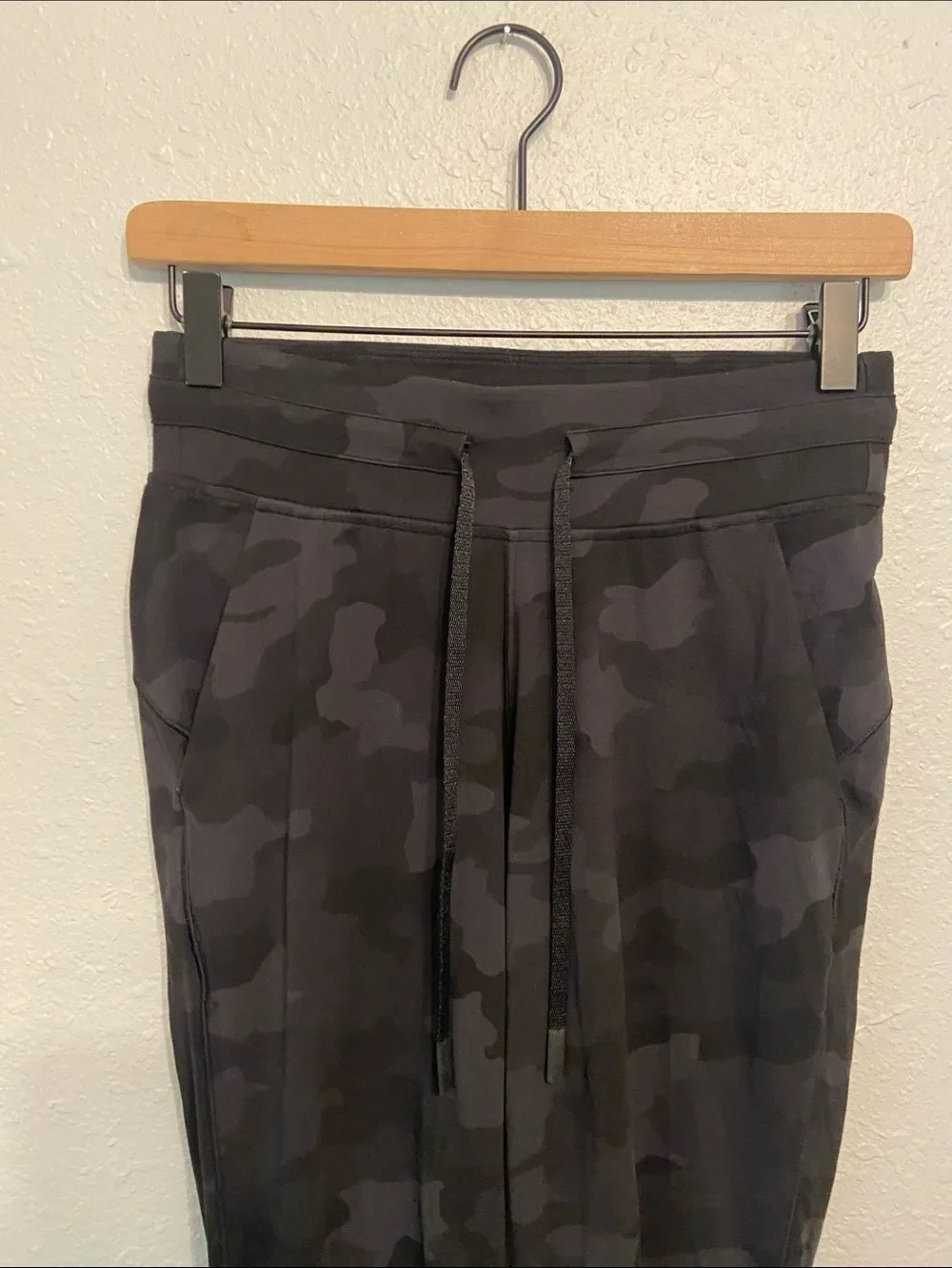 Lululemon Black Camo Print Ready to Rulu Joggers Size 4